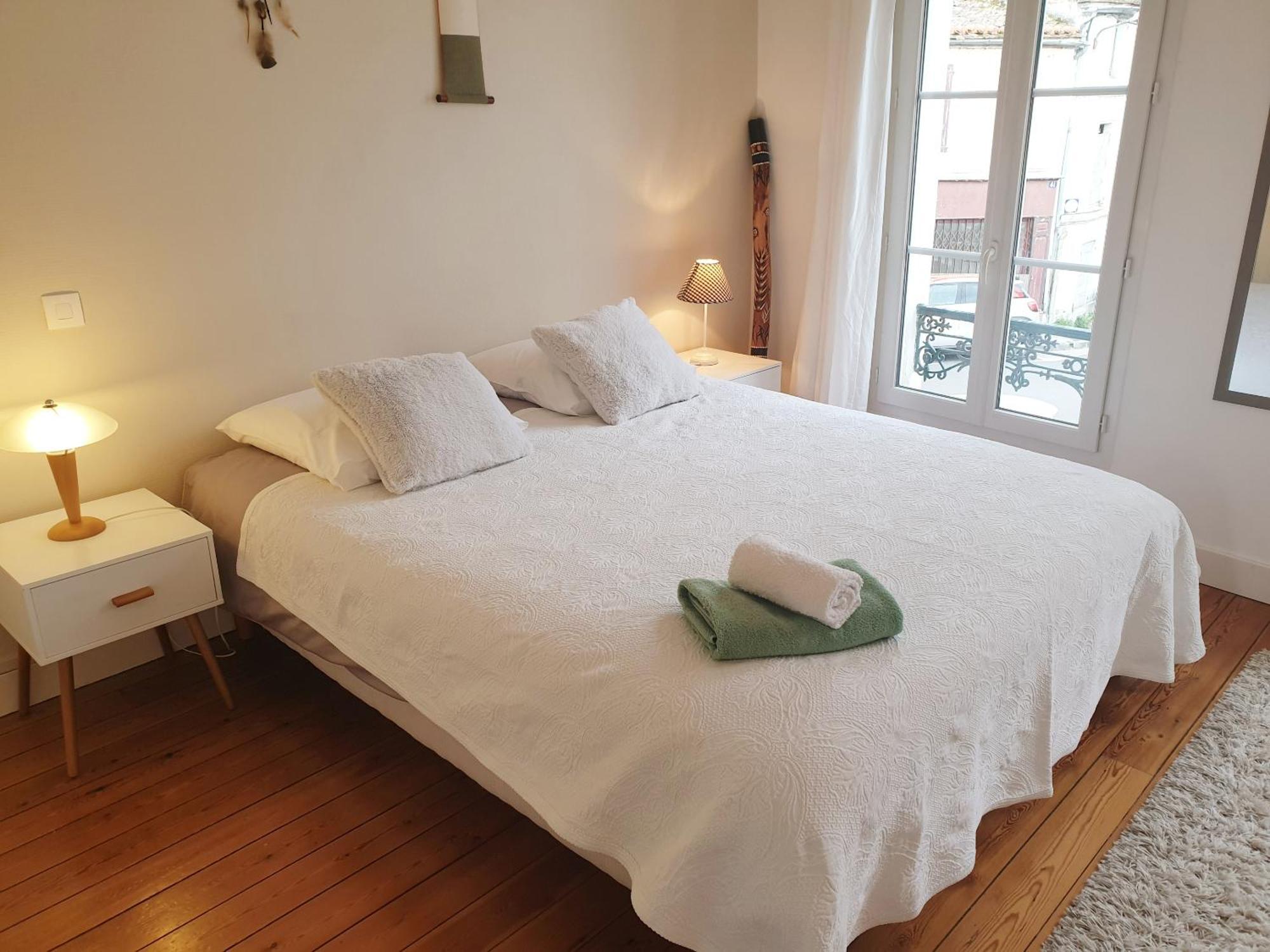 Maison De Ville Confortable Avec Cour Interieure Ανγκουλέμ Δωμάτιο φωτογραφία